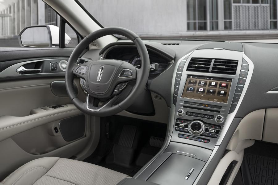 Торпедо Lincoln MKZ Monochromatic Package 2019 года  (фото 3 из 5)
